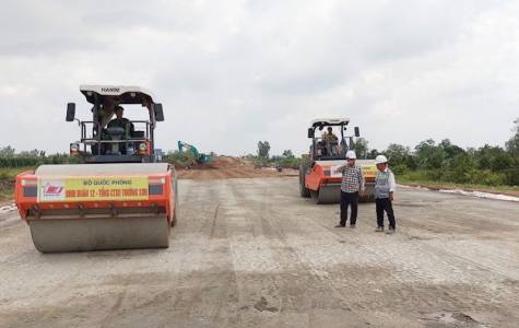 Nâng cao năng suất thảm bê tông nhựa nóng. Cao tốc Mỹ Thuận – Cần Thơ về đích cuối năm 2023