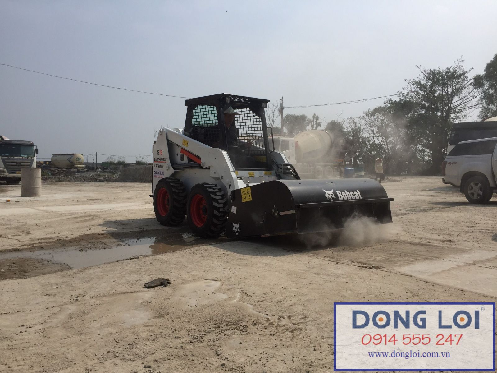 Máy quét thảm nhưa tự hành